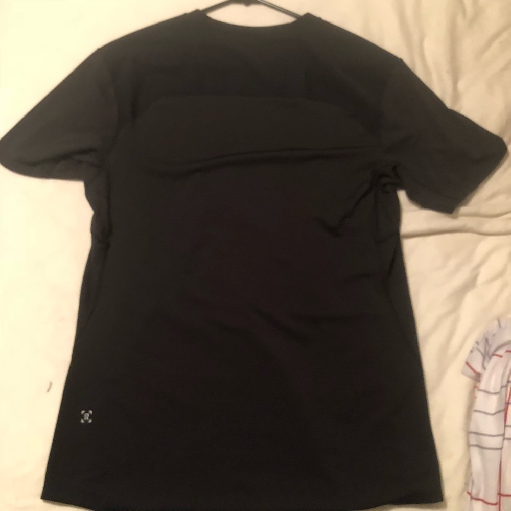 Lululemon short sleeve shirt